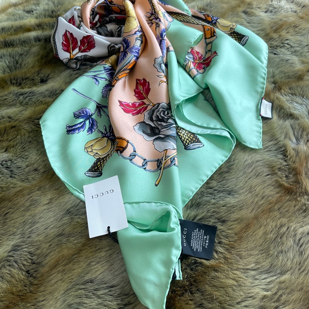 Gucci Silk Shawl/Scarf Aqua-Pink - Picture 4 of 12